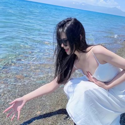驼背人与舞女